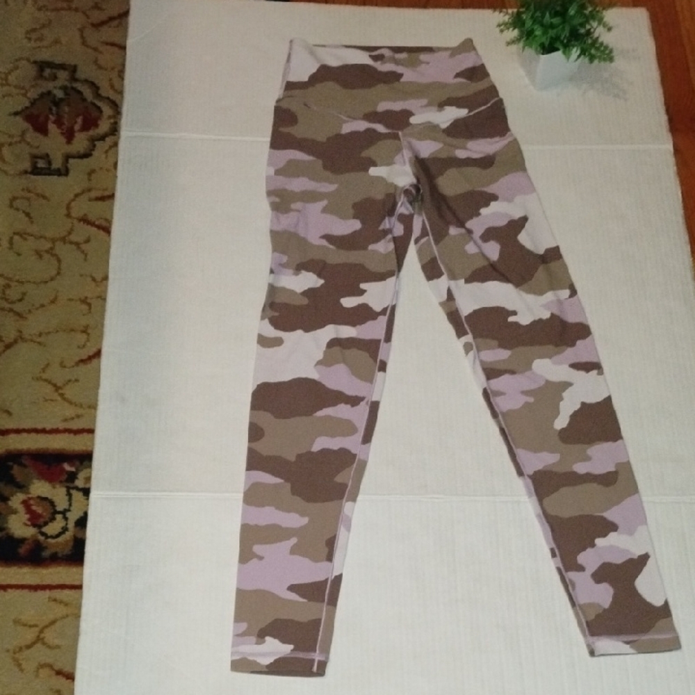 Offline by Aerie Camo Multicolor Leggings. Womens size Small.